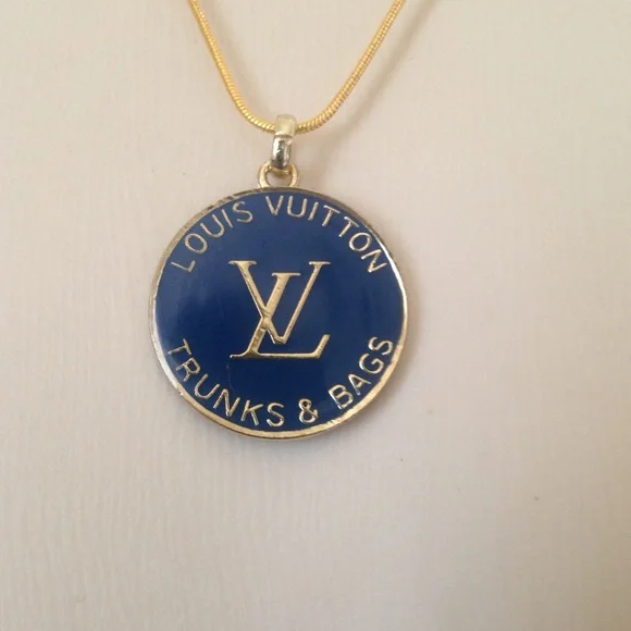 Louis Vuitton 3-way Handbag Charm-Key Chain Neck… - Picture 7 of 8